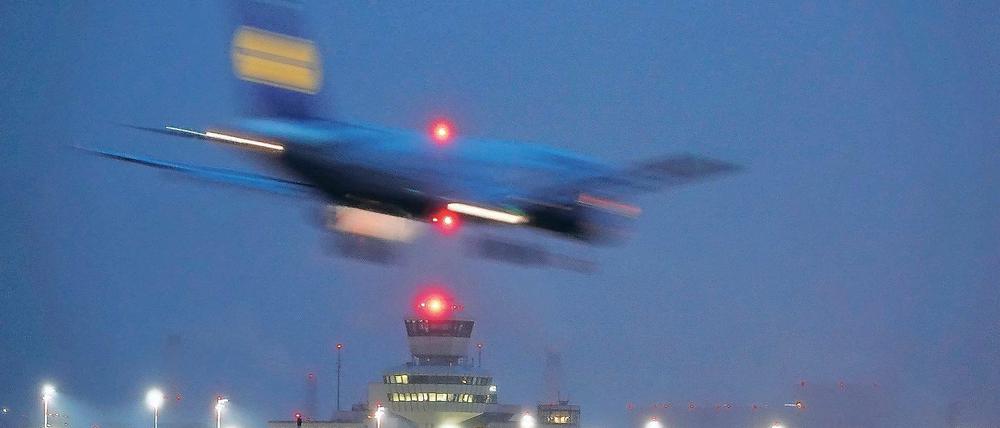 Trommeln für Tegel. Im Herbst 2019 könnte es parallel zur Landtagswahl in Brandenburg einen Volksentscheid über die Offenhaltung des Berliner Flughafens Tegel geben. Zunächst soll am 24. März der offizielle Startschuss für eine Mobilisierung zur Volksinitiative fallen, kündigten die Organisatoren am Montag an.