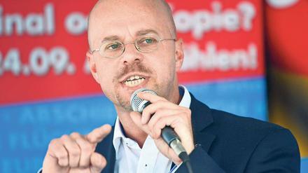 Umstritten. Der Landesvorsitzende und Fraktionschef der Brandenburger AfD, Andreas Kalbitz, 2017 bei einer Kundgebung seiner Partei in Frankfurt (Oder).