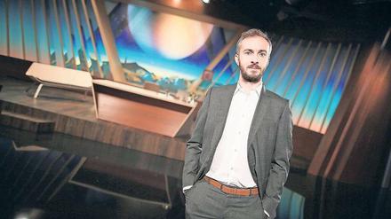 Der TV-Moderator und Satiriker Jan Böhmermann will vor dem OLG Hamburg erreichen, dass das teilweise Verbot seines "Schmähgedicht" aufgehoben wird.