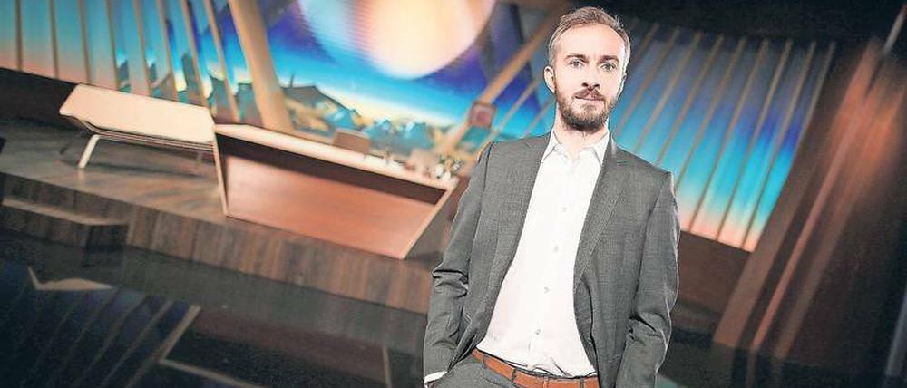 Der TV-Moderator und Satiriker Jan Böhmermann will vor dem OLG Hamburg erreichen, dass das teilweise Verbot seines "Schmähgedicht" aufgehoben wird.