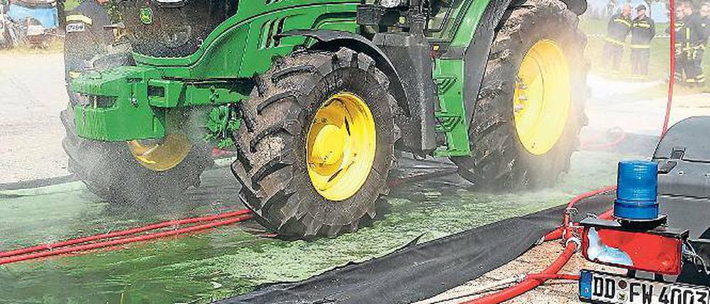 Vorsicht. Bei Seuchenausbruch müssen Fahrzeuge desinfiziert werden.