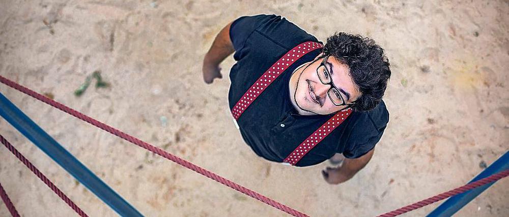 Der Roman bin ich. Und trotzdem sei alles erfunden, sagt Filmuni-Absolvent Axel Ranisch. In seiner Romanfigur ist er dennoch unschwer wiederzuerkennen.