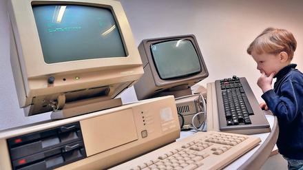 Zurück in die Zukunft. Der Computer Robotron A7150 wurde auf der Leipziger Frühjahrsmesse 1988 vorgestellt. Er ist sechsmal so alt wie der fünfjährige Moritz aus Potsdam.