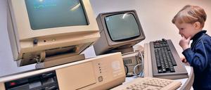Zurück in die Zukunft. Der Computer Robotron A7150 wurde auf der Leipziger Frühjahrsmesse 1988 vorgestellt. Er ist sechsmal so alt wie der fünfjährige Moritz aus Potsdam.