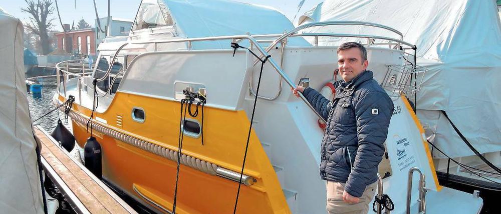 Gut verpackt. Bis auf die „El Opalo“ sind die Schiffe am Steg von Bennet Seidel noch gut eingehüllt. Bis zum Beginn der Tourismussaison Mitte März sollen die Schiffe an den neuen Steg.