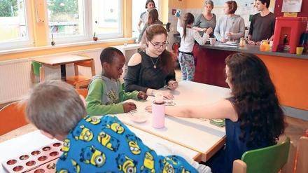Treffpunkt. Bis zu 80 Kinder besuchen die „Arche“ täglich, doch nicht alle davon kommen aus „schwierigen“ Elternhäusern. Zunehmend sei auch die Mittelschicht vom Thema Armut betroffen, so Arche-Leiter Christoph Olschewski.