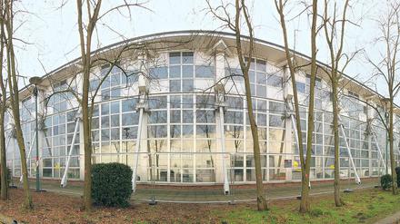 Klassiker der Ostmoderne. Die Schwimmhalle am Brauhausberg ist eine von vier baugleichen Typs, die es in der DDR gab. Der Prototyp in Dresden steht unter Denkmalschutz, die Potsdamer Halle ist die einzige, die abgerissen werden soll. Christian Keller plädiert für einen differenzierten Umgang mit DDR-Bauten.