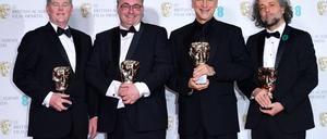 Der Babelsberger Spezialeffekte-Macher Gerd Nefzer (2.v.l.) mit seinen drei Kollegen von "Blade Runner 2049" mit den Bafta-Preisen.