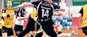 Hat sich mit Freude reingehauen. Spielmacher Matti Spengler gewann am gestrigen Sonntag mit dem VfL Potsdam in der dritten Handballliga verdient gegen die TSV Altenholz. Am Ende nennt er einen seiner Mitspieler herausragend.