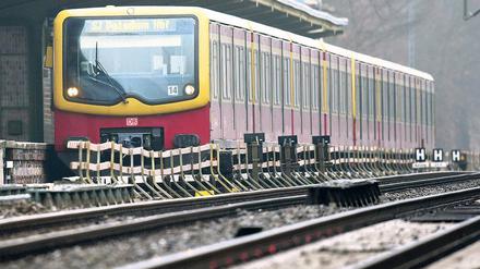 Fahrgemeinschaft? Sowohl Brandenburg als auch Berlin bieten ein Sozialticket für den öffentlichen Nahverkehr an. Knackpunkt: Bislang gibt es wegen Widerstands aus der Bundeshauptstadt keinen länderübergreifenden Fahrschein für Bedürftige.