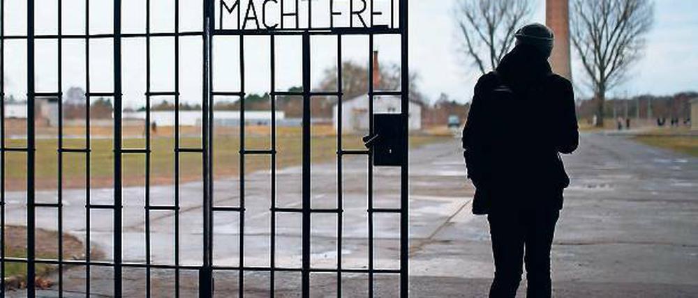 Schreckensort. Jedes Jahr kommen inzwischen rund 700 000 Besucher aus aller Welt zur Gedenkstätte Sachsenhausen im Landkreis Oberhavel.