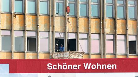Einmal freimachen. Der Abriss der Fachhochschule geht sichtbar voran, vor dem Gebäude türmen sich Berge von Betonschutt. Derweil steht das Vergabeverfahren für die Grundstücke kurz vor dem Abschluss. Die besten Karten dürften jene haben, die den größten Anteil an Sozialwohnungen bauen.