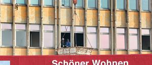 Einmal freimachen. Der Abriss der Fachhochschule geht sichtbar voran, vor dem Gebäude türmen sich Berge von Betonschutt. Derweil steht das Vergabeverfahren für die Grundstücke kurz vor dem Abschluss. Die besten Karten dürften jene haben, die den größten Anteil an Sozialwohnungen bauen.