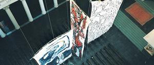 Innovativ und mutig. 1985 fand in der Potsdamer Nikolaikirche ein Friedensfest statt, ein großes Kunstereignis. Unter der Kuppel hingen Manifeste einer Kunst, die sich dem Dogma des sozialistischen Realismus widersetzten. Der Potsdamer Kunstverein hat jüngst eine Publikation vorgelegt, die die Kunstaktion erstmals dokumentiert.