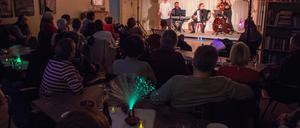 Tangogo auf der Bühne im Milan.