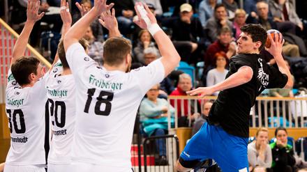 Viel fehlte nicht. Die Steinadler, für die diesmal auch VfL-Drittligatrainer Daniel Deutsch spielte, zwangen den HC Elbflorenz II bis in die Verlängerung.