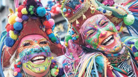 Alaaf und Helau. Heute beginnt mit der Weiberfastnacht die Hochzeit des Karnevals, der auch in und um Potsdam von vielen gefeiert wird. Wer möchte, kann gleich bis Aschermittwoch durchfeiern. Wichtig ist jedoch, sich zu informieren, welcher Karnevalsgruß in den jeweiligen Vereinen gängig ist.