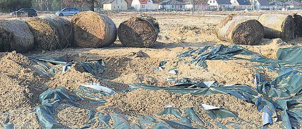 Unspektakulär. Folienreste kennzeichnen die Stelle der Sprengung.