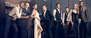 Konsequent: Der Chef des Denver-Clans heißt weiterhin Blake Carrington (John Forsythe, Zweiter von links).