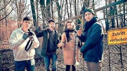 Geisterjäger mit Wärmebildkamera. Charly (Emilio Sakraya), Finn (Timmi Trinks), Emma (Lisa-Marie Koroll) und Theo (Tim Oliver Schultz) wollen den Grusel der Heilstätten mit ihren Fans auf YouTube teilen.