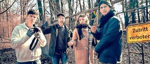 Geisterjäger mit Wärmebildkamera. Charly (Emilio Sakraya), Finn (Timmi Trinks), Emma (Lisa-Marie Koroll) und Theo (Tim Oliver Schultz) wollen den Grusel der Heilstätten mit ihren Fans auf YouTube teilen.