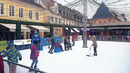 Eis im Ortskern. Die Bahn, hier in Speyer, kommt nach Fichtenwalde.