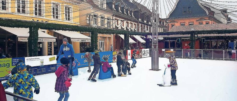 Eis im Ortskern. Die Bahn, hier in Speyer, kommt nach Fichtenwalde.