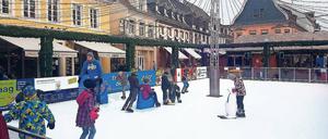 Eis im Ortskern. Die Bahn, hier in Speyer, kommt nach Fichtenwalde.