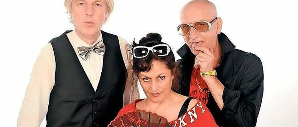 Bewährtes Trio. Helmut Fensch, Gretel Schulze und Andreas Zieger (v.l.n.r.) sind das Stammensemble des Kabaretts Obelisk. In diesem Jahr begeht das Haus seinen 40. Geburtstag.
