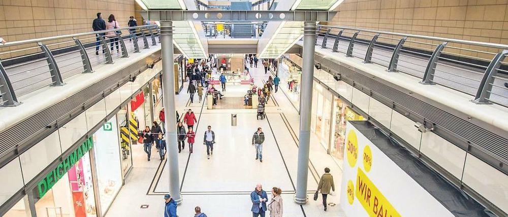 Einkaufstempel. Das Stern-Center ist Potsdams größtes Shoppingcenter. Es kamen 2017 durchschnittlich 22 000 Menschen pro Tag. Derzeit sind die Ladenstraße und der „Marktplatz“ im Center leer, es folgt eine neue Möblierung.