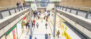 Einkaufstempel. Das Stern-Center ist Potsdams größtes Shoppingcenter. Es kamen 2017 durchschnittlich 22 000 Menschen pro Tag. Derzeit sind die Ladenstraße und der „Marktplatz“ im Center leer, es folgt eine neue Möblierung.