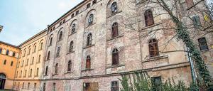 Abriss und Sanierung. Nach Jahren des Stillstands soll der Persiusspeicher saniert werden. Für den Anbau (vorn rechts) aus dem Jahr 1913 kommt das wohl zu spät.