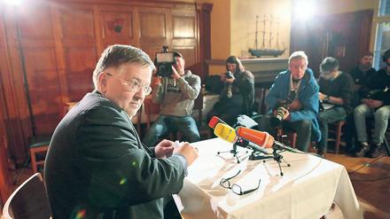 Im Rampenlicht. Der AfD-Politiker Arthur Wagner hatte am Mittwoch in das Potsdamer Restaurant „Fliegender Holländer“ zur Pressekonferenz geladen. Dort wollte der Konvertit erklären, warum der Islam nun doch zur AfD gehört.