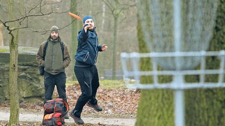 Das Runde muss ins Runde. Der Discgolf-Kurs im Volkspark.