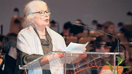 Von Potsdam angezogen. Beim Neujahrsempfang des Potsdamer Oberbürgermeisters Jann Jakobs (SPD) wurde die 80-jährige Helga Schütz am Freitag im Nikolaisaal geehrt.