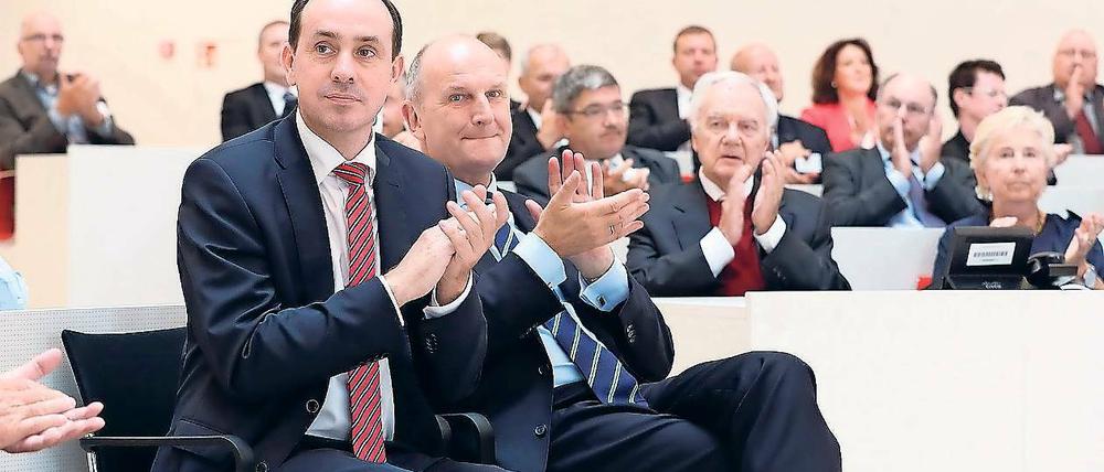Verhandeln verbindet. Die Parteichefs Ingo Senftleben (CDU, l.) und Dietmar Woidke (SPD) kommen sich nach längerer Funkstille wieder näher, auch weil sich die Arbeit einer möglichen großen Koalition im Bund im Wahljahr 2019 auf das Land Brandenburg auswirken könnte.