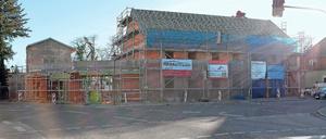 Später fertig. Am Deutschen Haus in Beelitz steht erst der Rohbau.