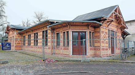 Investruine? Ursprünglich sollte der Bürgerbahnhof nahe dem Neuen Palais bereits 2011 als Ausflugslokal eröffnen, seitdem sind sieben weitere Termine verstrichen. Ob und wann das Gebäude fertig wird, ist unklar. Bis Ende Mai 2019 hat der Investor noch Zeit, andernfalls müsste er eine neue Baugenehmigung beantragen.
