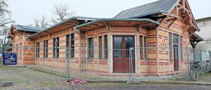 Investruine? Ursprünglich sollte der Bürgerbahnhof nahe dem Neuen Palais bereits 2011 als Ausflugslokal eröffnen, seitdem sind sieben weitere Termine verstrichen. Ob und wann das Gebäude fertig wird, ist unklar. Bis Ende Mai 2019 hat der Investor noch Zeit, andernfalls müsste er eine neue Baugenehmigung beantragen.