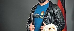 Stereotyp. Vorurteile bedient Kabarettist Abdelkarim fleißig.