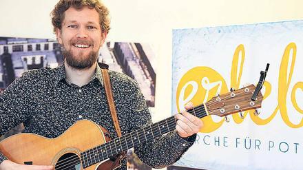 Mit Musik zu Gott. Tobias Togno ist Pfarrer der erlebt-Kirchengemeinde.