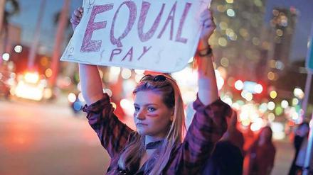 Stete Kampagne. Der „Equal Pay Day“ steht für den Tag, bis zu dem Frauen umsonst arbeiten, während Männer schon ab dem 1. Januar für ihre Arbeit bezahlt werden.