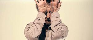 Hände mit Eigenleben. Seyed Alireza Mirmohammadi in „Being“.