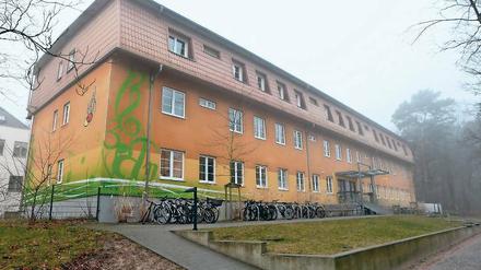 Weinberg 18 bietet der Kreisvolkshochschule zu wenig Platz und Flexibilität, findet Leiterin Indra Kühlcke. Ein neuer Standort soll die Qualität der Kurse und die Sichtbarkeit der KVHS in der Region erhöhen. In naher Zukunft möchte die KVHS in der TKS-Region auch mehrtägige Bildungsurlaube und Integrationskurse für Geflüchtete anbieten.