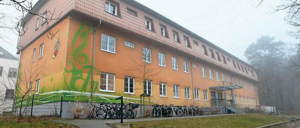 Weinberg 18 bietet der Kreisvolkshochschule zu wenig Platz und Flexibilität, findet Leiterin Indra Kühlcke. Ein neuer Standort soll die Qualität der Kurse und die Sichtbarkeit der KVHS in der Region erhöhen. In naher Zukunft möchte die KVHS in der TKS-Region auch mehrtägige Bildungsurlaube und Integrationskurse für Geflüchtete anbieten.