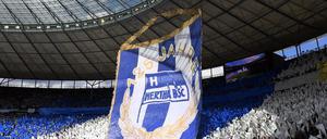 Derzeit machen die Fans noch im Olympiastadion Stimmung.