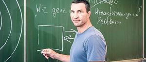 Ein A-Plus-Promi! Wladimir Klitschko doziert vor einer Oberstufenklasse.
