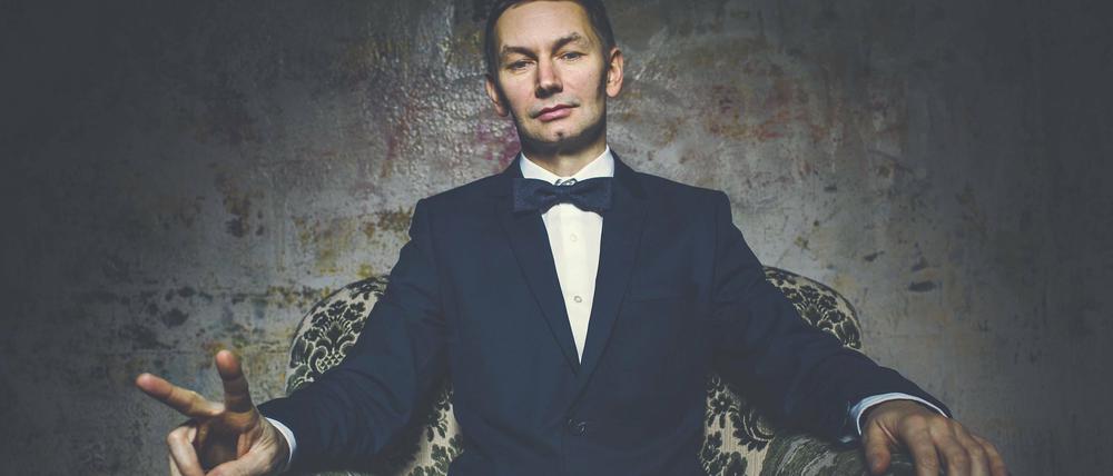 Mit Sendungsbewusstsein. Adam Gusowski will die Gesellschaft zu mehr politischem Interesse anregen, erst mit seinem Club und nun mit einer Partei.