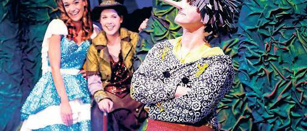 Lange Nase. Pinocchio, gespielt vom Kindertheater Liberi.