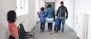 Zwischenstation. Die meisten Flüchtlinge leben in Potsdam in Gemeinschaftsunterkünften wie dem „Kreml“ auf dem Brauhausberg. Ziel der Stadt ist es jedoch, Aslybewerber mit Bleiberecht möglichst in eigenen Wohnungen unterzubringen.